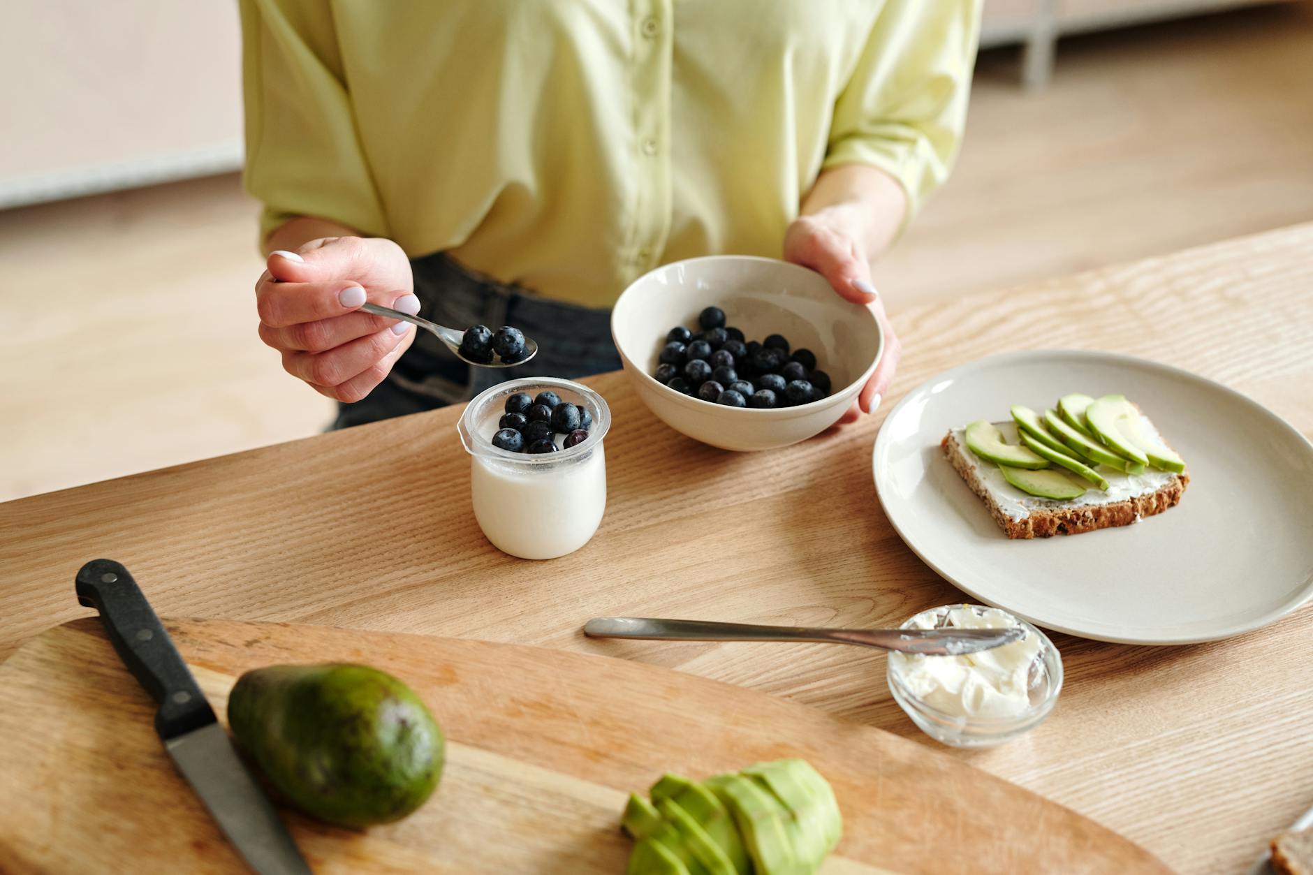 Healthy breakfast with yogurt, blueberries, and avocado toast — prebiotic-fiber-rich foods